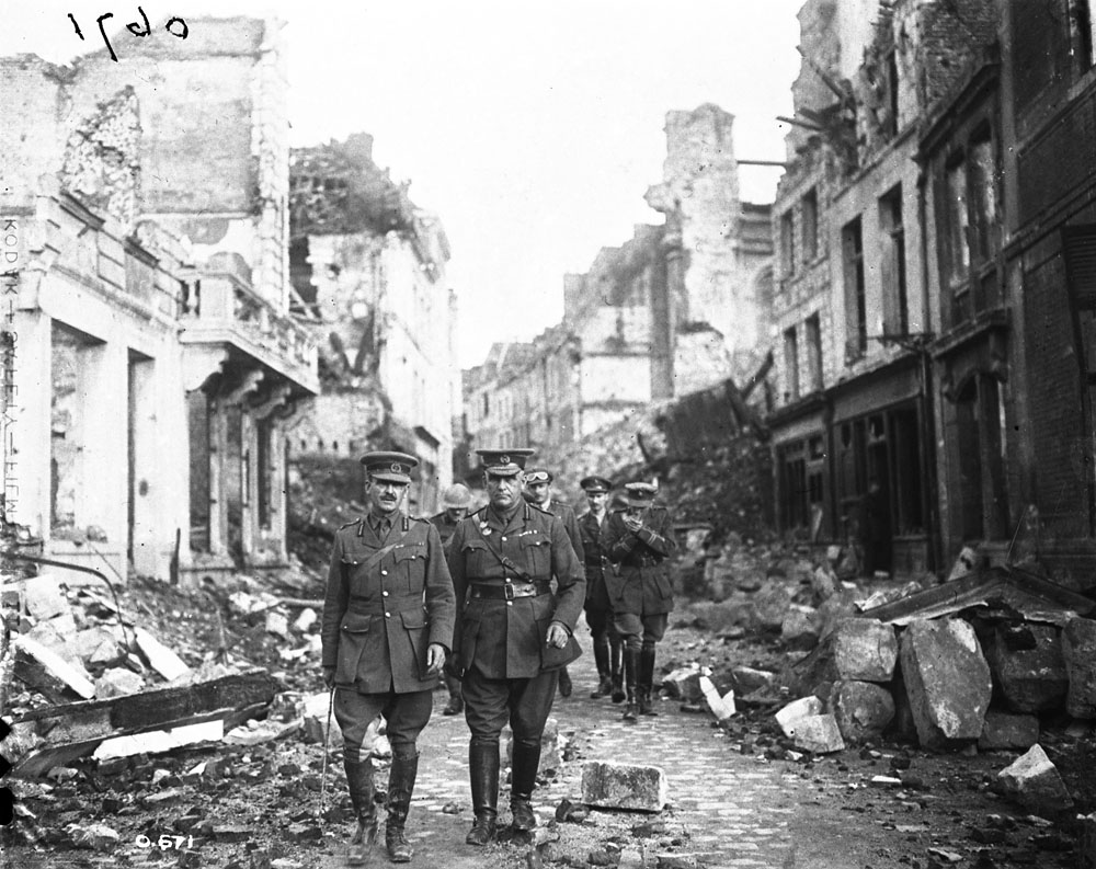 The second image depicting the same officers on Rue Méaulens: note the distinct glasses on the officer in the background