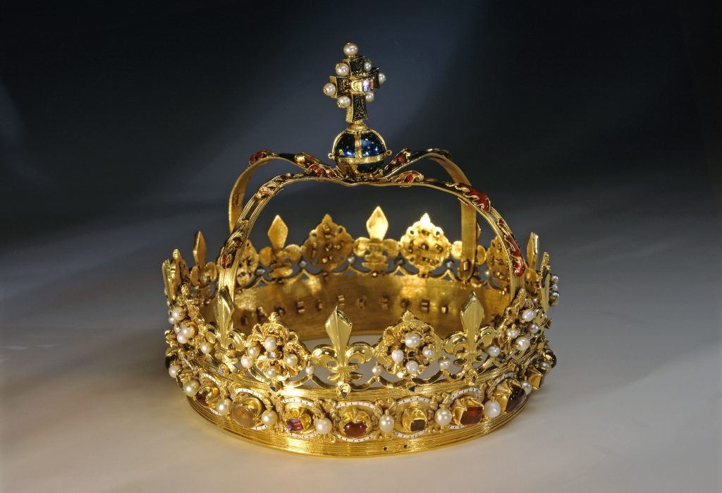 The crown without a bonnet