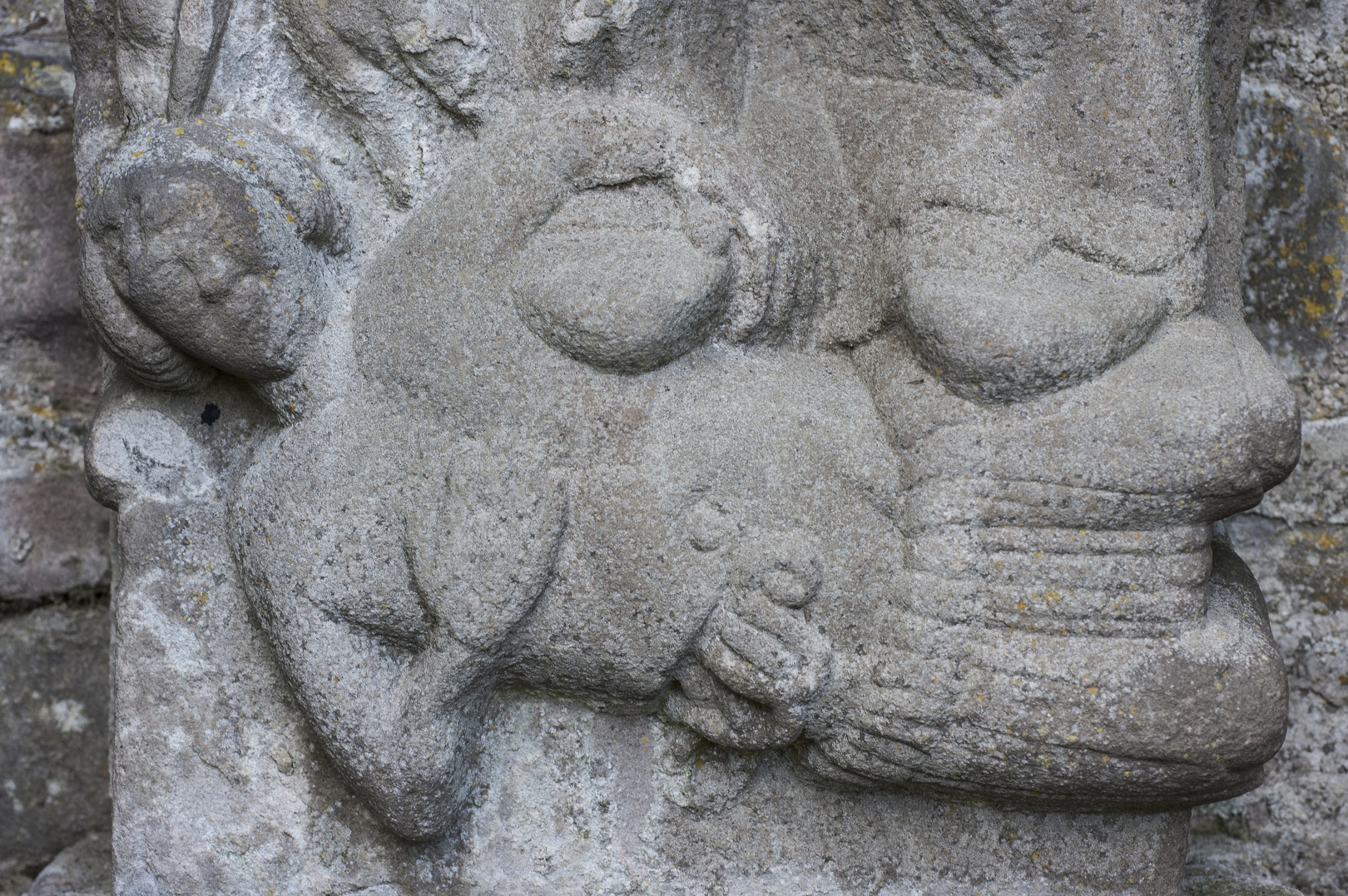 Detail of the small figure at the foot of the effigy