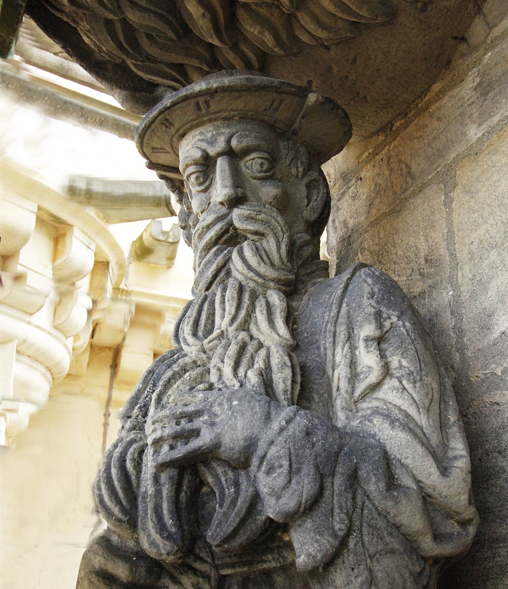 Carved statue of James V on the exterior of the Palace at Stirling Castle.