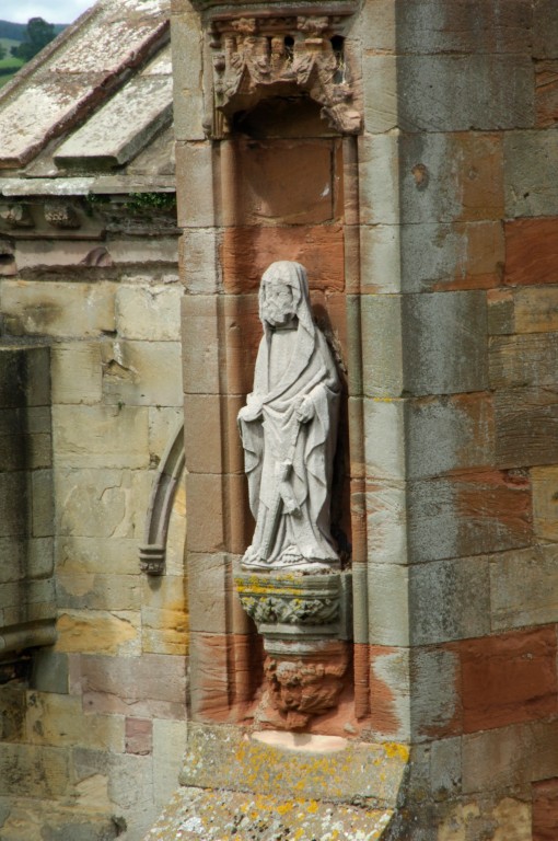 A photograph of a statue in a wall niche