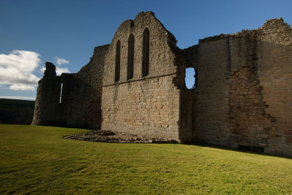Image of castle wall ruins in the sunshine