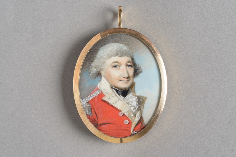 A locket featuring the portrait of Sir William Erskine