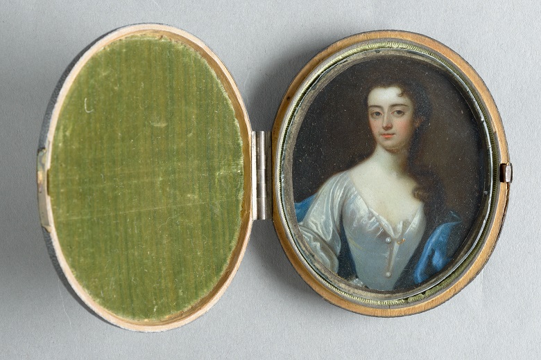 A locket featuring the portrait of Henrietta Baillie