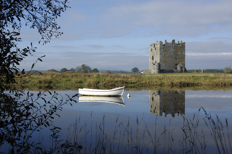 A boat on the river in front of Threave Castle