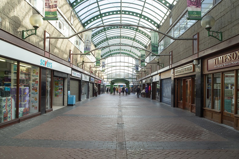 Modern photo of a shopping arcade at Grangemouth Shopping Centre 