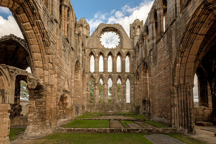 the ruins of Elgin Cathedral are perfect for a post pandemic micro wedding