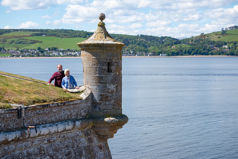 Two visitors on the ramparts at Fort George