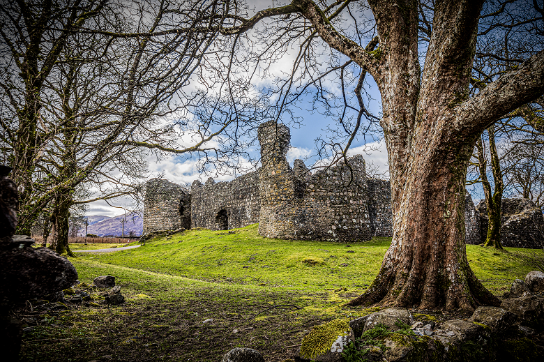 The ruins of a castle with large circular towers