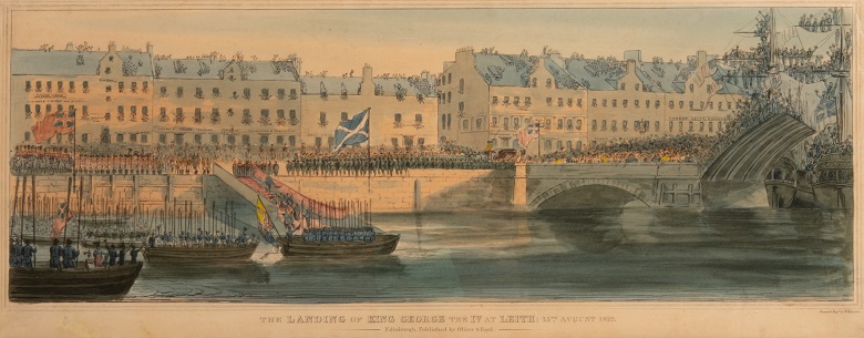 An engraving depicting boats arriving in a harbour. Huge crowds are gathered with some climbing on bridges, masts and rooftops.