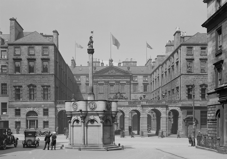 1930s photo of the Mercat Cross viewed in front of Edinburgh City Chambers,