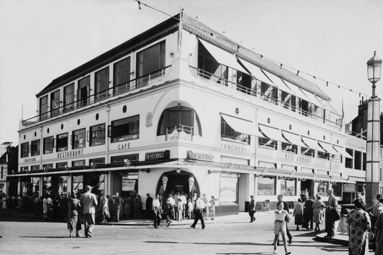 Black and white archive image of Castleton's restaurant at the pier