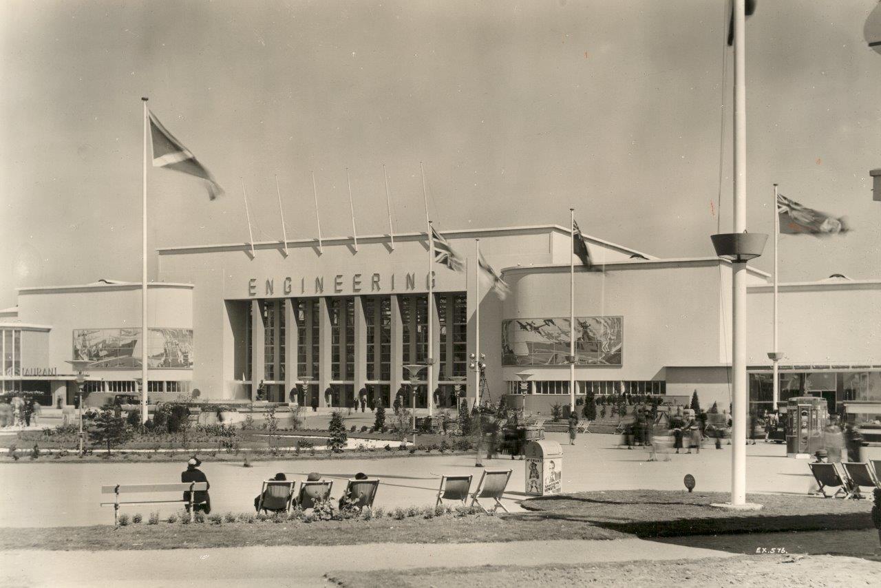 A black and white archive photo of the palace of Engineering. 